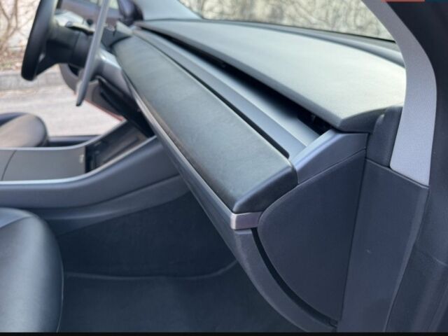 Червоний Тесла Модель 3, об'ємом двигуна 0 л та пробігом 110 тис. км за 20800 $, фото 4 на Automoto.ua