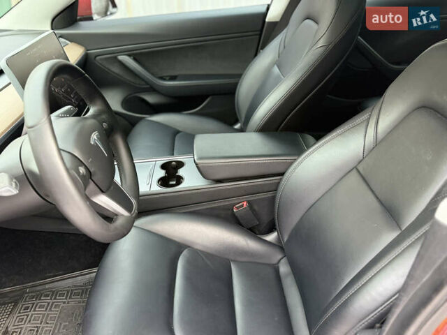 Красный Тесла Модель 3, объемом двигателя 0 л и пробегом 92 тыс. км за 15700 $, фото 39 на Automoto.ua