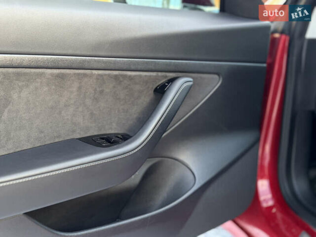 Красный Тесла Модель 3, объемом двигателя 0 л и пробегом 27 тыс. км за 20000 $, фото 9 на Automoto.ua