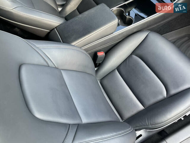 Красный Тесла Модель 3, объемом двигателя 0 л и пробегом 120 тыс. км за 18999 $, фото 39 на Automoto.ua