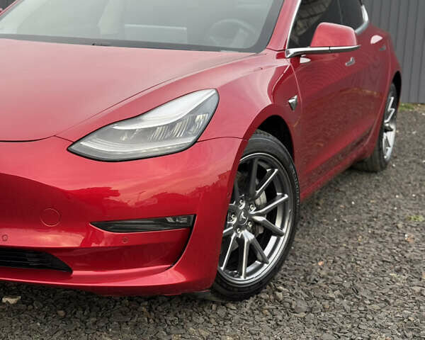 Красный Тесла Модель 3, объемом двигателя 0 л и пробегом 120 тыс. км за 18500 $, фото 1 на Automoto.ua