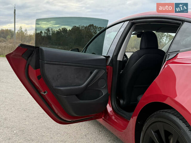 Тесла Модель 3 2021 в Дрогобыче на Automoto.ua Красный Тесла Модель 3, объемом двигателя 0 л и пробегом 145 тыс. км за 19599 $, фото 93 на Automoto.ua