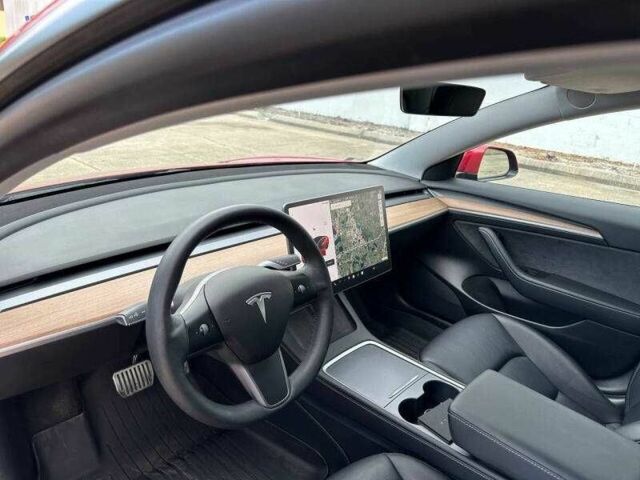 Красный Тесла Модель 3, объемом двигателя 0 л и пробегом 22 тыс. км за 13800 $, фото 6 на Automoto.ua