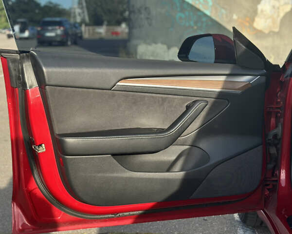 Красный Тесла Модель 3, объемом двигателя 0 л и пробегом 86 тыс. км за 21900 $, фото 16 на Automoto.ua