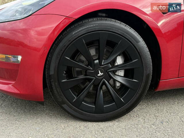 Тесла Модель 3 2021 в Дрогобыче на Automoto.ua Красный Тесла Модель 3, объемом двигателя 0 л и пробегом 145 тыс. км за 19599 $, фото 9 на Automoto.ua