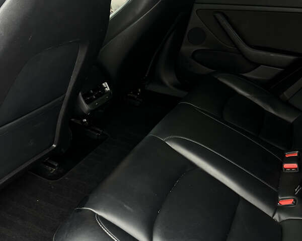 Красный Тесла Модель 3, объемом двигателя 0 л и пробегом 129 тыс. км за 20999 $, фото 5 на Automoto.ua