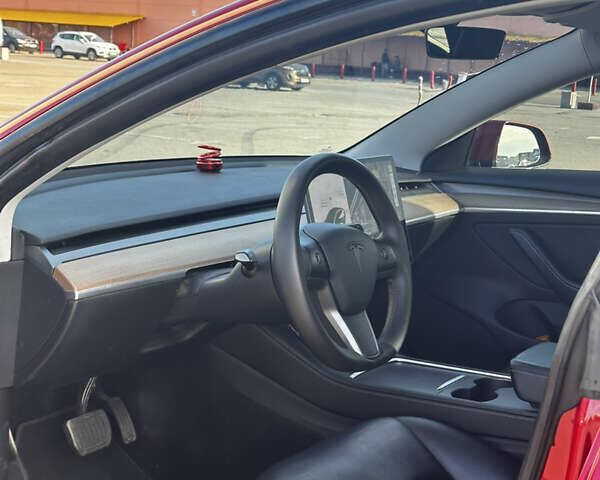 Красный Тесла Модель 3, объемом двигателя 0 л и пробегом 86 тыс. км за 21900 $, фото 18 на Automoto.ua