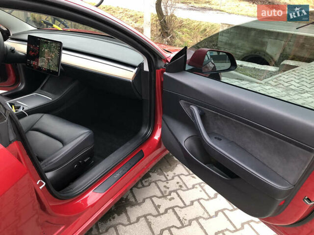 Красный Тесла Модель 3, объемом двигателя 0 л и пробегом 85 тыс. км за 17300 $, фото 4 на Automoto.ua