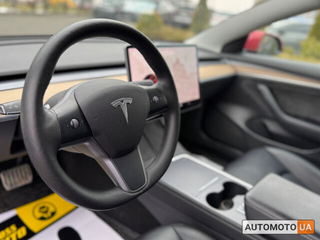 Красный Тесла Модель 3, объемом двигателя 82 л и пробегом 62 тыс. км за 22200 $, фото 20 на Automoto.ua