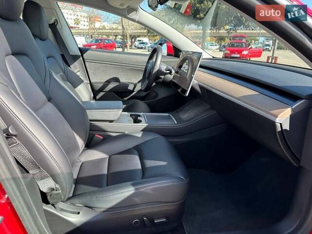 Тесла Модель 3 2021 у Києві на Automoto.ua Червоний Тесла Модель 3, об'ємом двигуна 0 л та пробігом 44 тис. км за 20000 $, фото 4 на Automoto.ua