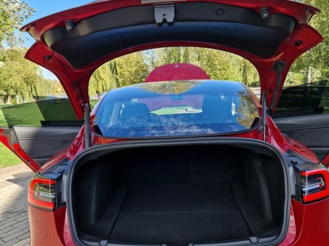 Красный Тесла Модель 3, объемом двигателя 0 л и пробегом 64 тыс. км за 23000 $, фото 6 на Automoto.ua