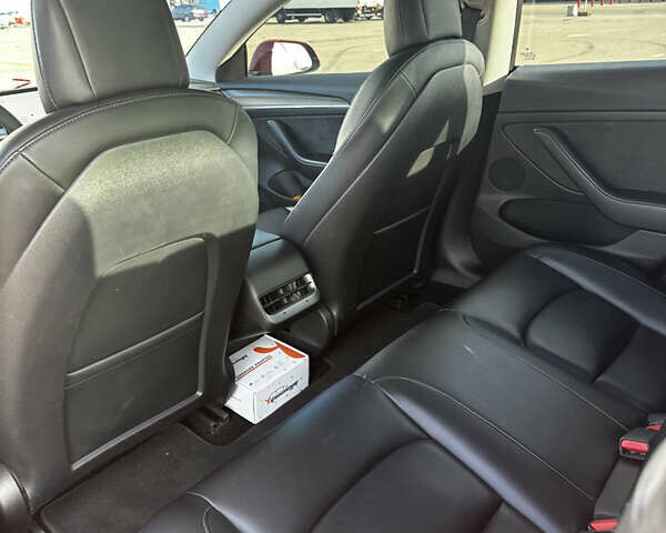 Красный Тесла Модель 3, объемом двигателя 0 л и пробегом 86 тыс. км за 21900 $, фото 19 на Automoto.ua