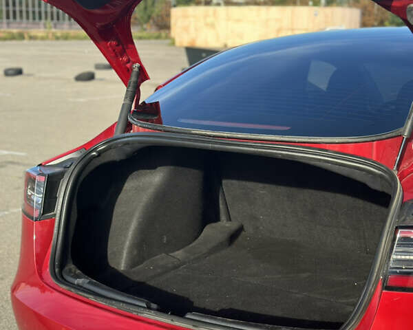 Красный Тесла Модель 3, объемом двигателя 0 л и пробегом 86 тыс. км за 21900 $, фото 15 на Automoto.ua