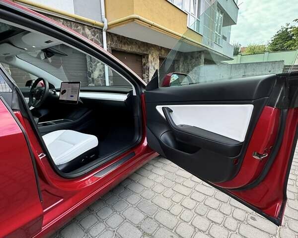 Червоний Тесла Модель 3, об'ємом двигуна 0 л та пробігом 75 тис. км за 27500 $, фото 23 на Automoto.ua