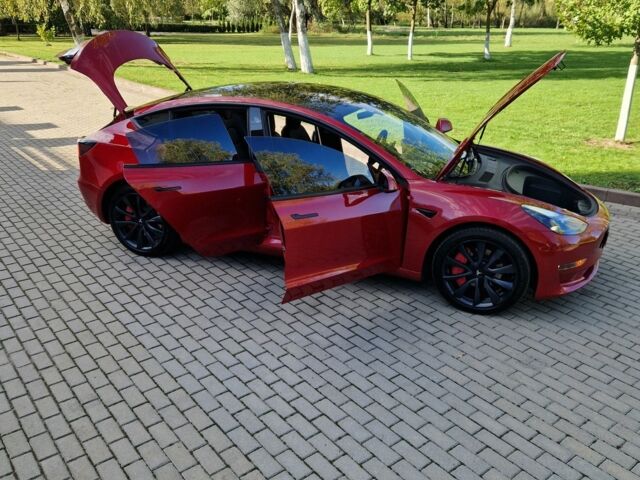 Красный Тесла Модель 3, объемом двигателя 0 л и пробегом 64 тыс. км за 23000 $, фото 7 на Automoto.ua