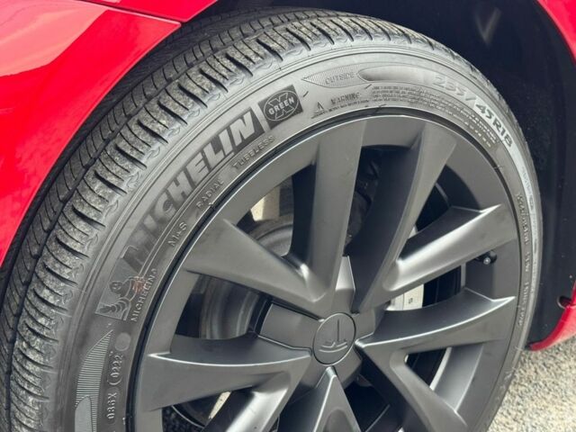 Червоний Тесла Модель 3, об'ємом двигуна 0 л та пробігом 65 тис. км за 21500 $, фото 23 на Automoto.ua