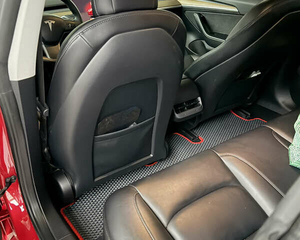 Красный Тесла Модель 3, объемом двигателя 0 л и пробегом 96 тыс. км за 18900 $, фото 16 на Automoto.ua