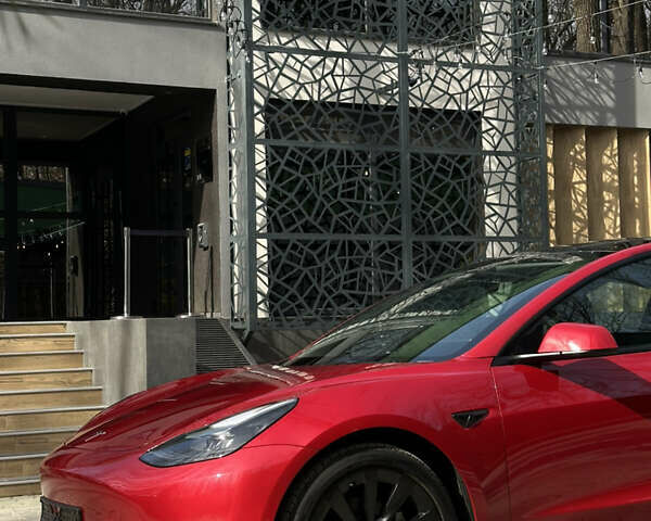 Тесла Модель 3 2022 в Виннице на Automoto.ua Красный Тесла Модель 3, объемом двигателя 0 л и пробегом 1 тыс. км за 25000 $, фото 1 на Automoto.ua