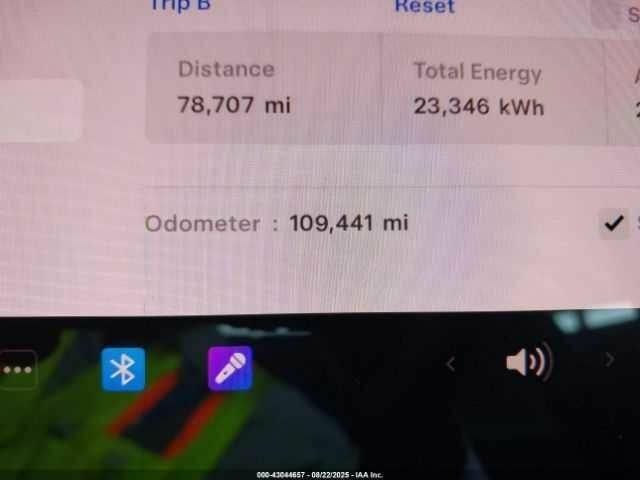 Красный Тесла Модель 3, объемом двигателя 0 л и пробегом 45 тыс. км за 14800 $, фото 13 на Automoto.ua