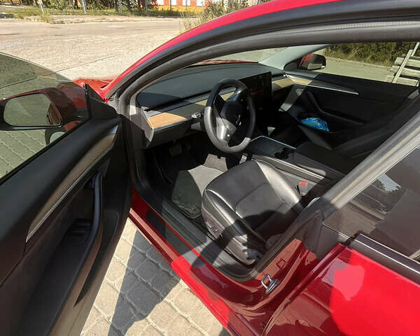Тесла Модель 3 2022 в Львове на Automoto.ua Красный Тесла Модель 3, объемом двигателя 0 л и пробегом 68 тыс. км за 21500 $, фото 14 на Automoto.ua
