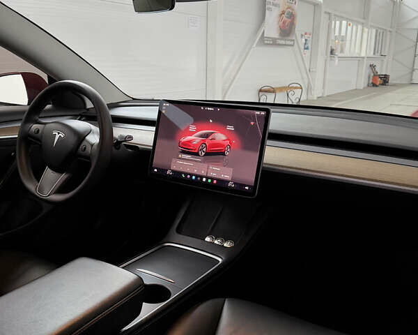 Красный Тесла Модель 3, объемом двигателя 0 л и пробегом 96 тыс. км за 18900 $, фото 14 на Automoto.ua