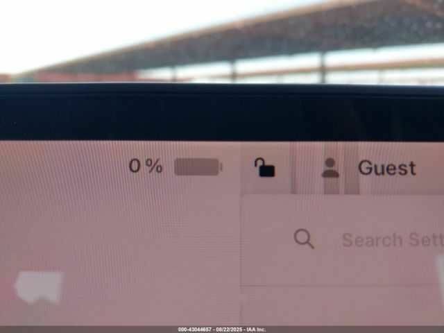 Красный Тесла Модель 3, объемом двигателя 0 л и пробегом 45 тыс. км за 14800 $, фото 15 на Automoto.ua