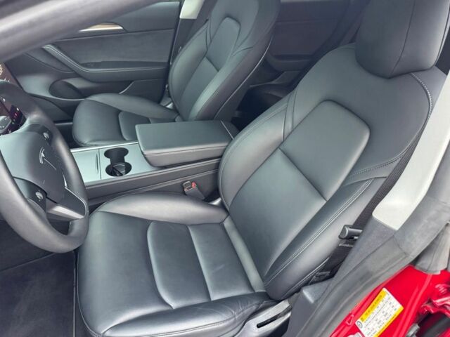 Червоний Тесла Модель 3, об'ємом двигуна 0 л та пробігом 65 тис. км за 21500 $, фото 14 на Automoto.ua