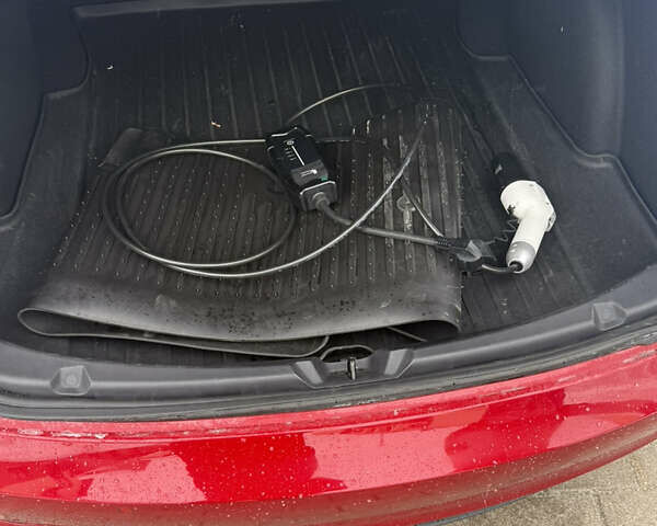 Червоний Тесла Модель 3, об'ємом двигуна 0 л та пробігом 83 тис. км за 22800 $, фото 10 на Automoto.ua