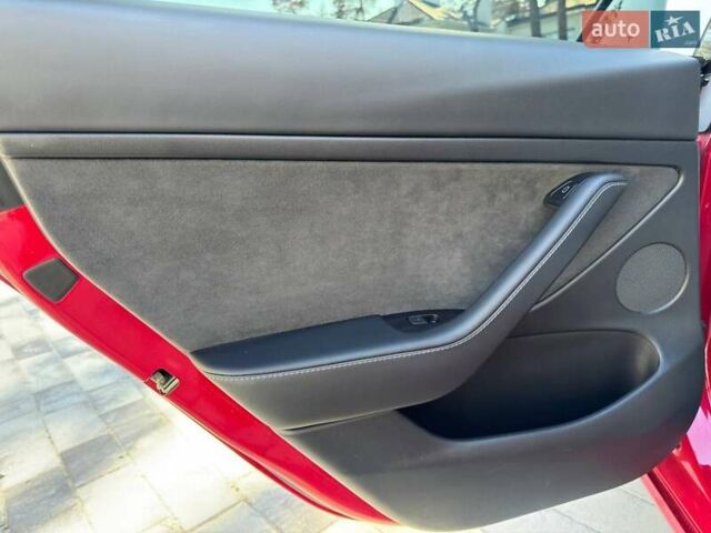 Красный Тесла Модель 3, объемом двигателя 0 л и пробегом 49 тыс. км за 22500 $, фото 46 на Automoto.ua