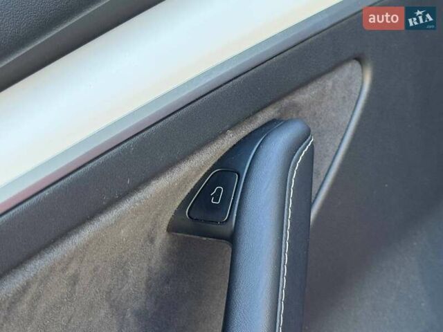 Красный Тесла Модель 3, объемом двигателя 0 л и пробегом 49 тыс. км за 22500 $, фото 31 на Automoto.ua