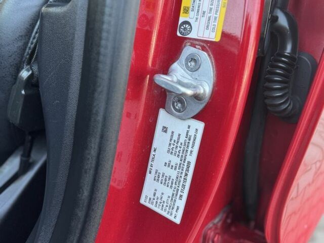 Красный Тесла Модель 3, объемом двигателя 0 л и пробегом 206 тыс. км за 14800 $, фото 23 на Automoto.ua