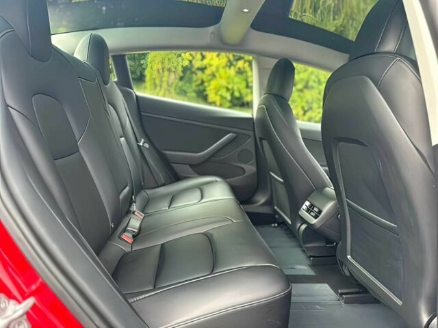 Красный Тесла Модель 3, объемом двигателя 0 л и пробегом 18 тыс. км за 11800 $, фото 12 на Automoto.ua