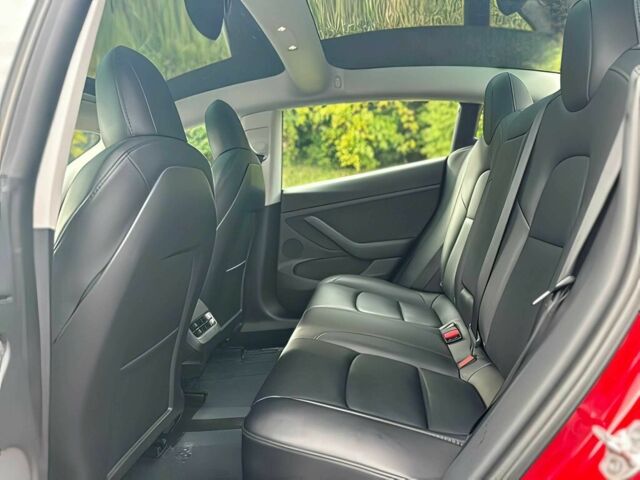 Красный Тесла Модель 3, объемом двигателя 0 л и пробегом 18 тыс. км за 11800 $, фото 11 на Automoto.ua