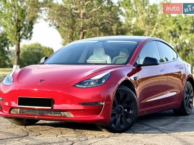 Красный Тесла Модель 3, объемом двигателя 0 л и пробегом 42 тыс. км за 21500 $, фото 2 на Automoto.ua