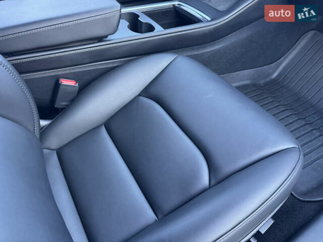 Красный Тесла Модель 3, объемом двигателя 0 л и пробегом 45 тыс. км за 19999 $, фото 28 на Automoto.ua