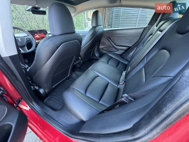 Красный Тесла Модель 3, объемом двигателя 0 л и пробегом 45 тыс. км за 19999 $, фото 40 на Automoto.ua