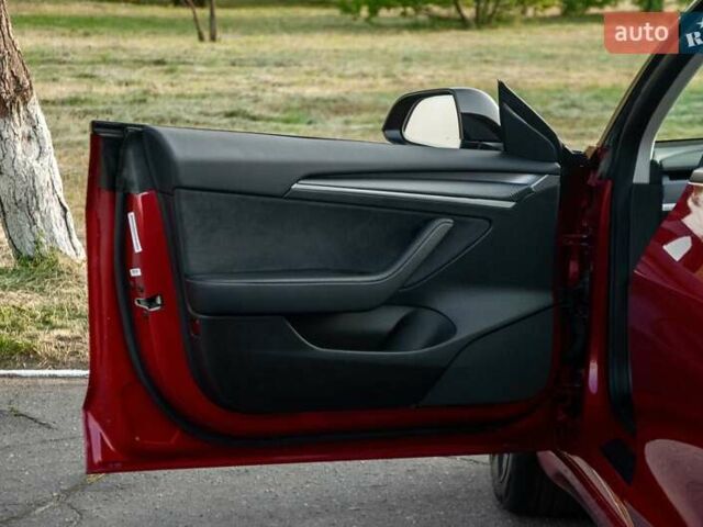 Красный Тесла Модель 3, объемом двигателя 0 л и пробегом 42 тыс. км за 21500 $, фото 22 на Automoto.ua