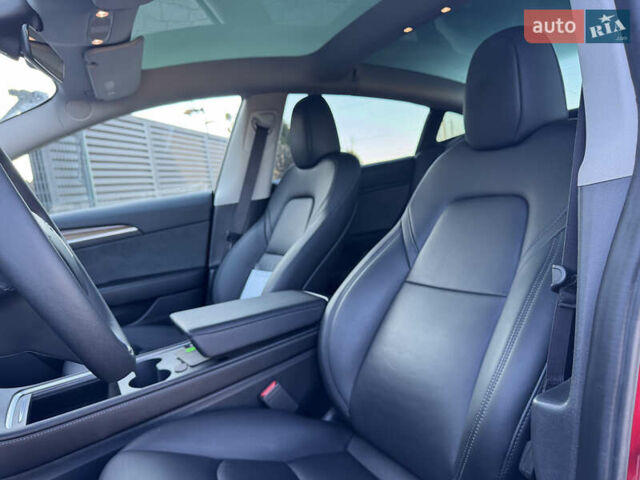 Красный Тесла Модель 3, объемом двигателя 0 л и пробегом 45 тыс. км за 19999 $, фото 45 на Automoto.ua