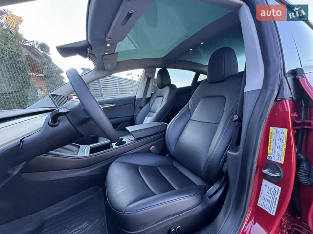 Красный Тесла Модель 3, объемом двигателя 0 л и пробегом 45 тыс. км за 19999 $, фото 44 на Automoto.ua