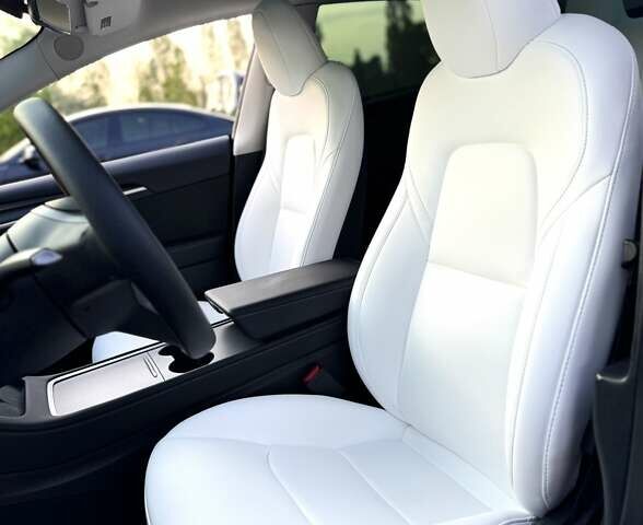 Красный Тесла Модель 3, объемом двигателя 0 л и пробегом 35 тыс. км за 23999 $, фото 17 на Automoto.ua