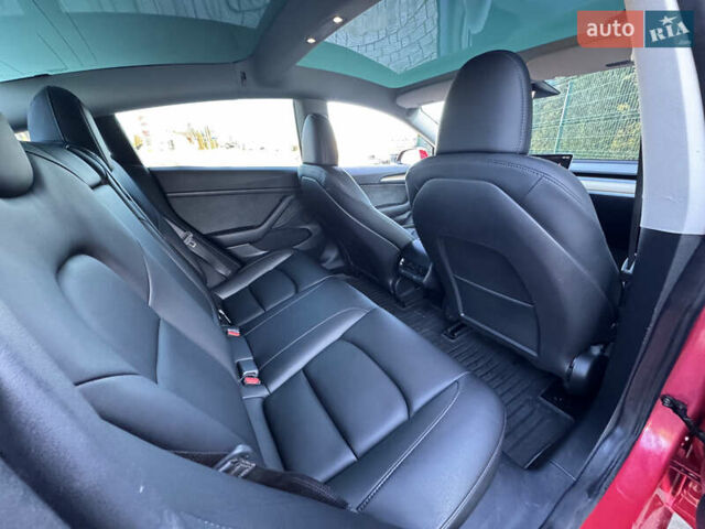 Красный Тесла Модель 3, объемом двигателя 0 л и пробегом 45 тыс. км за 19999 $, фото 34 на Automoto.ua