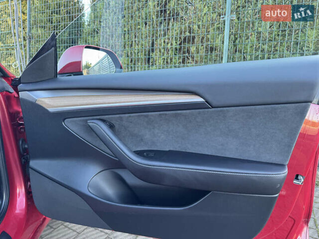 Красный Тесла Модель 3, объемом двигателя 0 л и пробегом 45 тыс. км за 19999 $, фото 29 на Automoto.ua