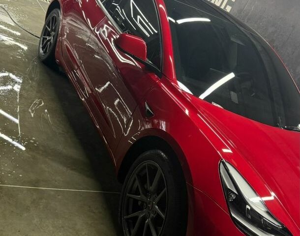 Красный Тесла Модель 3, объемом двигателя 0 л и пробегом 41 тыс. км за 18500 $, фото 1 на Automoto.ua