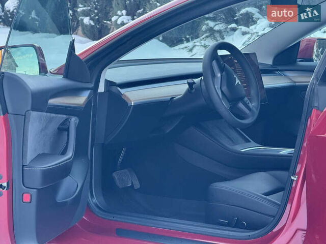 Красный Тесла Модель 3, объемом двигателя 0 л и пробегом 45 тыс. км за 18999 $, фото 61 на Automoto.ua