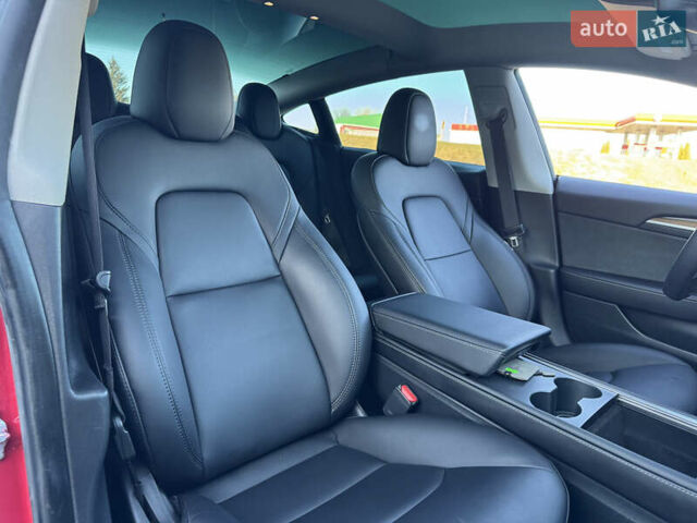 Красный Тесла Модель 3, объемом двигателя 0 л и пробегом 45 тыс. км за 19999 $, фото 26 на Automoto.ua