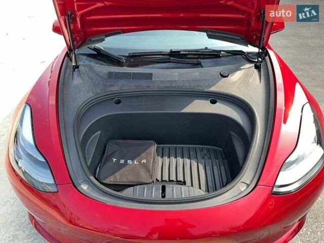 Червоний Тесла Модель 3, об'ємом двигуна 0 л та пробігом 61 тис. км за 6300 $, фото 6 на Automoto.ua