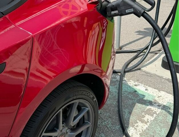 Красный Тесла Модель 3, объемом двигателя 0 л и пробегом 41 тыс. км за 18500 $, фото 6 на Automoto.ua