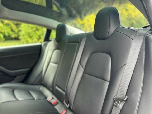 Червоний Тесла Модель 3, об'ємом двигуна 0 л та пробігом 25 тис. км за 16000 $, фото 10 на Automoto.ua