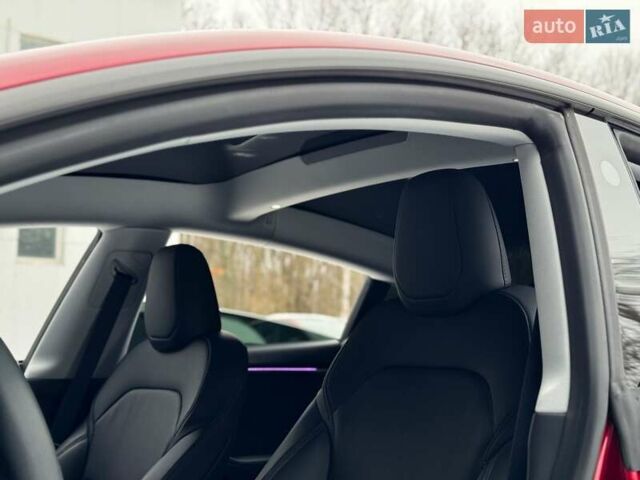 Червоний Тесла Модель 3, об'ємом двигуна 0 л та пробігом 11 тис. км за 33499 $, фото 13 на Automoto.ua