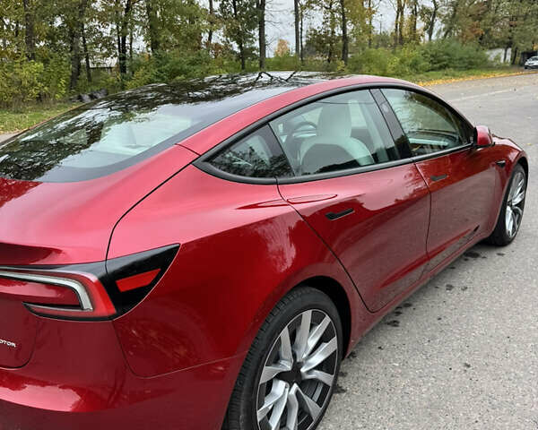Тесла Модель 3 2024 в Белой Церкве на Automoto.ua Красный Тесла Модель 3, объемом двигателя 0 л и пробегом 13 тыс. км за 29800 $, фото 4 на Automoto.ua